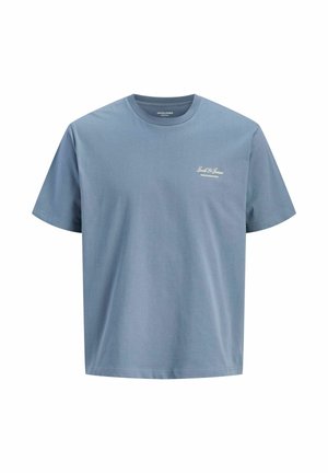 Blaues T-Shirt mit kurzen Ärmeln und Rundhalsausschnitt, auf der linken Brust ein kleines weißes "Jack & Jones"-Logo, schlichtes Design, lässige Passform.