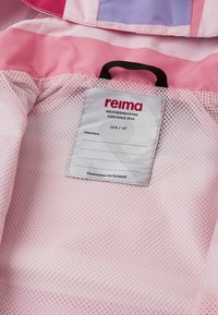Veste pour enfants avec un design à rayures rose, violet et blanc. La doublure en maillage comporte une étiquette avec la marque, la taille (104/4T) et les instructions d'entretien.