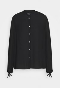 Chemise noire à manches longues en tissu léger, avec encolure ronde, boutons sur le devant et manches nouées pour un ajustement modulable.