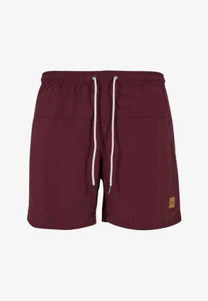 Shorts de bain bordeaux avec une taille élastique, cordon de serrage blanc et un petit patch de logo marron. Texture lisse et longueur en dessous des genoux.