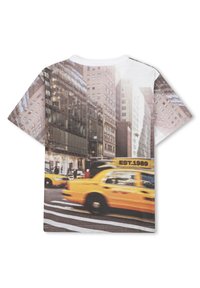 Korte mouw T-shirt met een fotografische print van stad gebouwen en gele taxi's. Materiaal heeft een zachte textuur, voornamelijk wit met stedelijke beelden.