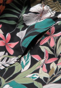 Non sélectionné, black