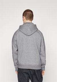 Carhartt WIP HOODED CHASE - Jersey con capucha - dark grey heather/gold