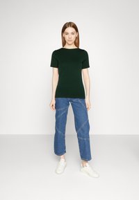 Vero Moda VMPANDA NOOS - T-shirts basic - pine grove