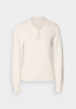 Camisa polo de manga longa na cor creme, com uma textura suave, fecho com botão e punhos canelados. Apresenta um colarinho clássico e um corte ajustado.