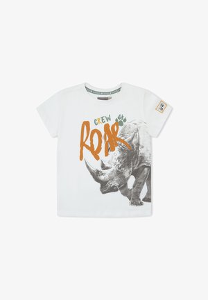 Camiseta blanca para niños con una ilustración detallada de un rinoceronte, texto naranja "ROAR", texto verde "CREW" y una huella de pata en la manga derecha.