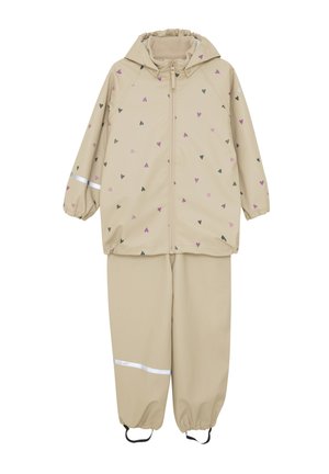 Beige regenjas en broek set met capuchon, voorzien van een hartpatroon in paars en groen. Inclusief reflecterende accenten en elastische manchetten.