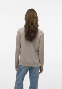 Vero Moda SILJE V-NECK NOOS - Vesta - moon rock