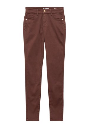 Bruine slim-fit broek met riemlussen, knoopsluiting, voor- en achterzakken en gestikte details.