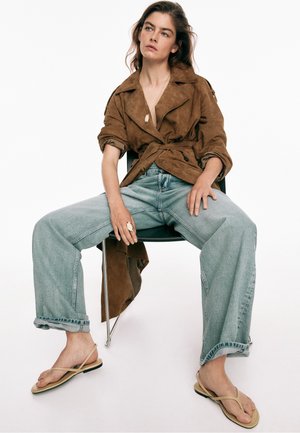 Massimo Dutti, Sandaler m/ tåsplit - white