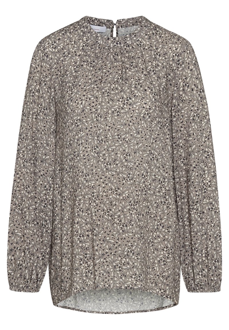 Blusa a maniche lunghe beige con stampa floreale nera, caratterizzata da un collo arricciato e un tessuto morbido e texturizzato, con un orlo posteriore leggermente più lungo.