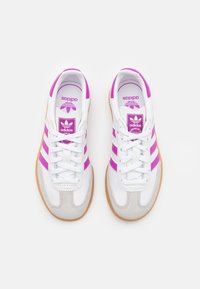 adidas Originals SAMBA UNISEX - Zapatillas - footwear white/purple burst