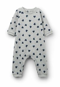 Combinaison en coton gris avec un motif de cœurs navy, manches longues, poignets côtelés et fermeture à pression en bas pour un habillage facile.