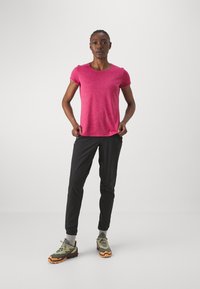 Vaude WOMENS ESSENTIAL - Paprasti marškinėliai - rich pink
