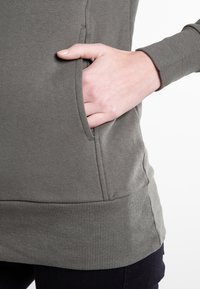 Urban Classics Jersey con capucha - olive
