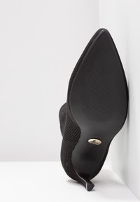Buffalo Botines de tacón - black