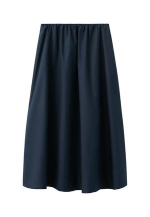 Jupe midi bleu marine avec taille élastique froncée, texture lisse et silhouette fluide, présentant une forme subtile en ligne A.