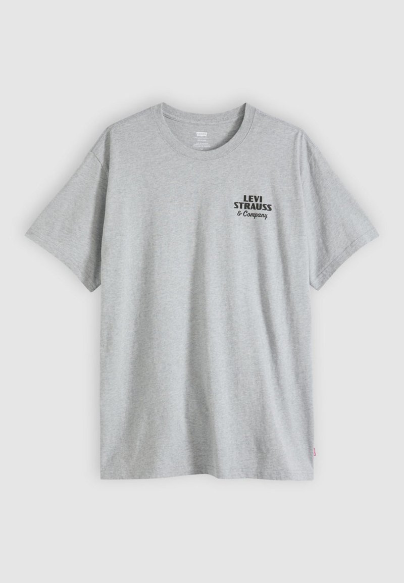 T-shirt en coton gris à manches courtes, avec un logo noir imprimé "LEVI STRAUSS & Company" sur le côté gauche de la poitrine. Encolure ronde classique.