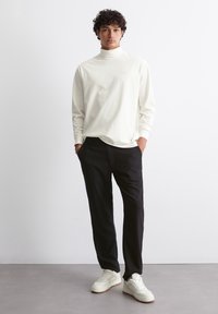 Marc O'Polo DENIM TURTLE NECK RELAXED FIT - Hosszú ujjú felső - silky white