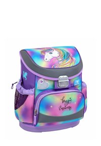 Lila Rucksack mit holografischem Finish, Einhornmotiv, herzförmigem Anhänger, Netzseitentasche und vorderem Reißverschlussfach.