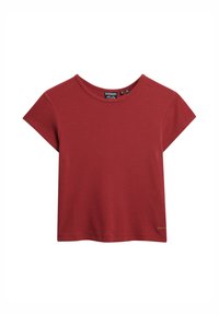 Rød kortærmet t-shirt lavet af blød bomuld. Har en rund hals og et lille logo akcent i nederste højre hjørne.