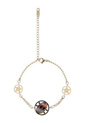 Arany lánc karkötő két csillag alakú kivágással és egy kör alakú, többszínű mintázatú medállal a közepén.