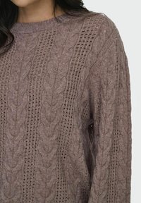 ONLY NORMAL GESCHNITTEN RUNDHALS - Maglione - rose brown