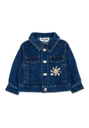 Giacca in denim blu scuro per bambini piccoli con bottoni argentati, due tasche sul petto, tasche laterali e logo dell'orsetto con la scritta "Moschino".
