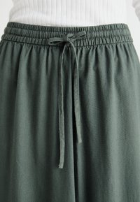 Thumbnail Image 7