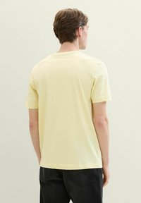 TOM TAILOR LOGO  - Marškinėliai su spaudiniu - light yellow