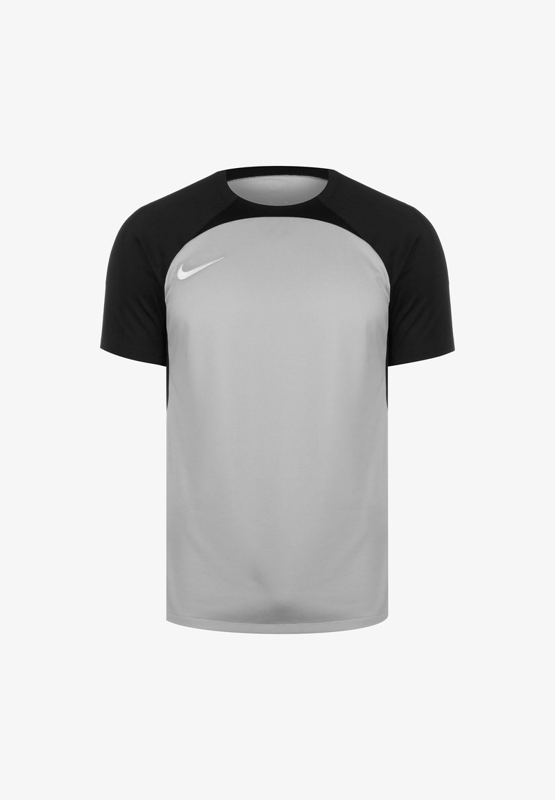 Camiseta deportiva de manga corta en gris y negro con cuello redondo, confeccionada en tejido suave; presenta un logo blanco de Nike en el pecho.