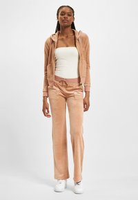 Juicy Couture DEL RAY GOLD HARDWARE  - Nohavice - cafe au lait