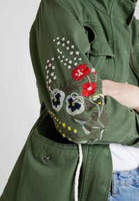Pepe Jeans Kurtka wiosenna