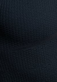 Niet geselecteerd, Black