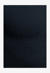 Niet geselecteerd, Black