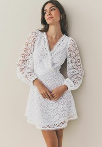 Next FIT - LONG SLEEVE A-LINE MINI - Koktélruha / Partiruha - white