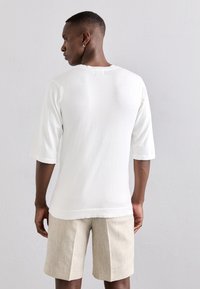 KNITID CREW NECK TEE - Pamata T-krekls - white splash