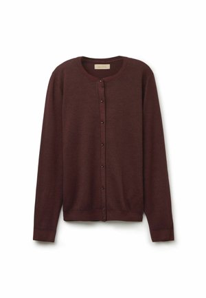 Cardigan bordeaux, vue de face, fabriqué en tissu doux, avec un col rond, des manches longues et une rangée de boutons au centre.
