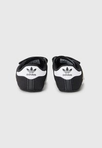 adidas Originals SUPERSTAR CRIB UNISEX - Πρώτα παπούτσια - black/white/gold-coloured
