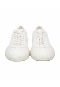 White sneakers featuring a smooth leather upper, round toe, lace-up design, and textured rubber sole for grip. Minimalistic style.