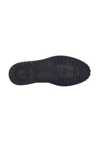 Suela de zapato de goma negra con un patrón de dibujo texturizado y detalles en forma de flecha, diseñada para ofrecer agarre y tracción. Nombre del fabricante grabado.
