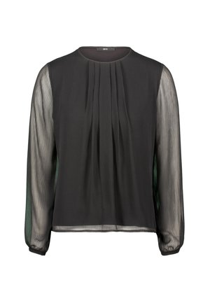 Zwarte blouse met lange doorschijnende mouwen, geplooide voorkant, ronde hals en een gladde textuur. Doorschijnende secties bieden contrast met de ondoorzichtige body.