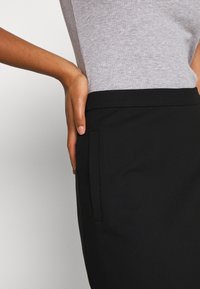 Modström Minifalda - black