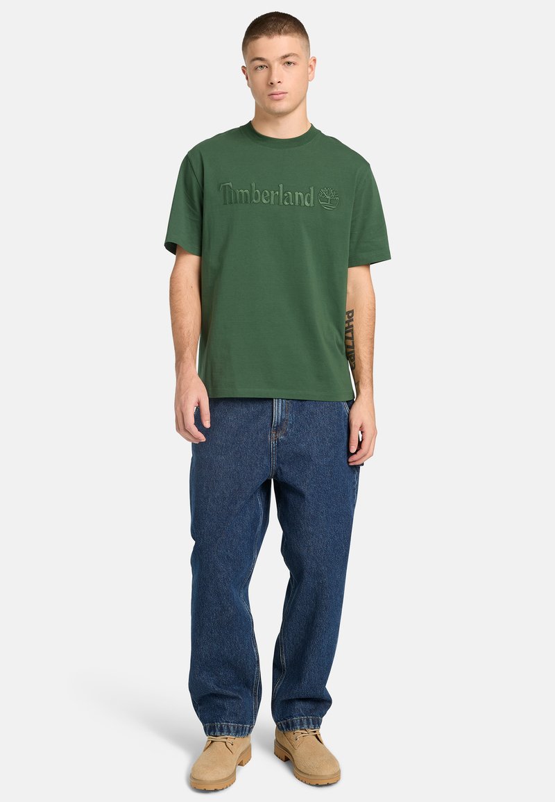 Timberland SHORT SLEEVE TEE - Triko s potiskem - pineneedle green