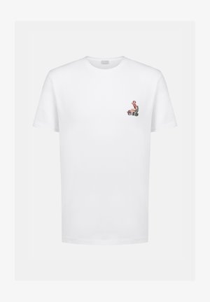 Witte katoenen t-shirt met een kleine, kleurrijke grafische illustratie op de linkerborst. Ronde hals en korte mouwen.
