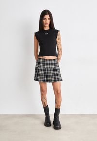 Tommy Jeans SLIM RUCHE SCRIPT TEE - Camiseta básica - black