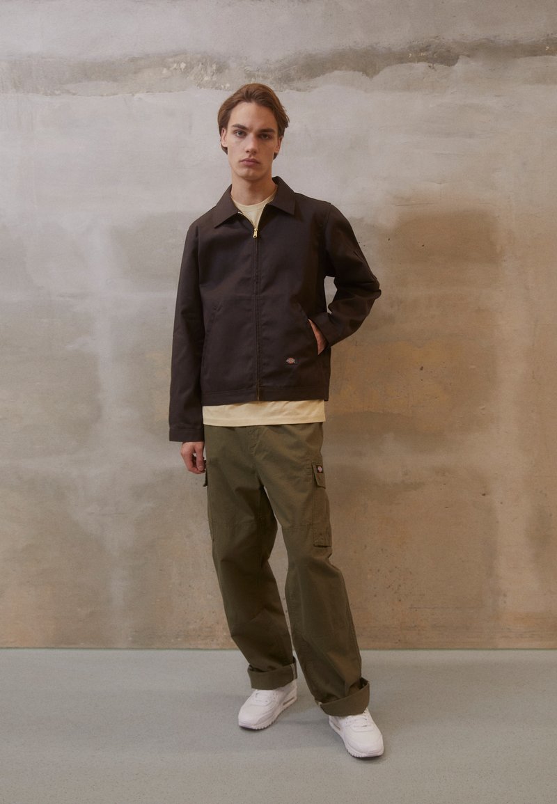 Dickies EISENHOWER JACKET - Lehká bunda - dark brown