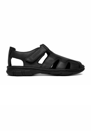Sandalo da uomo in pelle nera con punta chiusa, con diversi ritagli e cinturino in Velcro con marchio "Lasocki" sul lato.