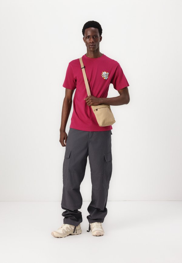 FLAMING DICE DOT CHEST UNISEX - Print T-shirt - burgundy3