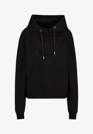 Zwarte hoodie van zacht materiaal, voorzien van een grote voorzak, koordjes met metallic uiteinden en decoratieve rhinestone-tekst met de opdruk "1969 ITALIA."
